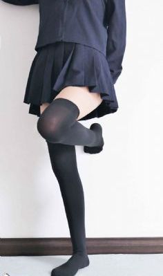短裙小sao货撅起屁股扒开_BD韩语超清在线观看