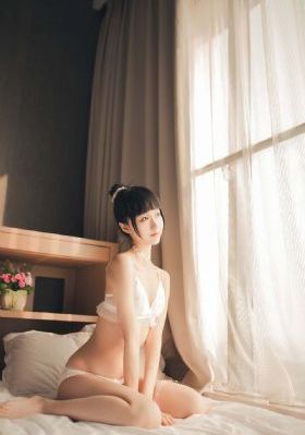 巜电车痴汉被爆乳女学生打扑克_BD完整在线观看